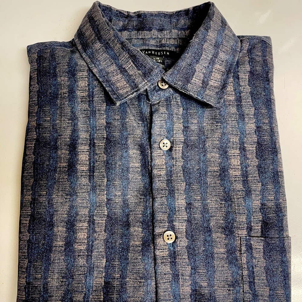 Men’s VanHuesen Blue/Gray Shirt 16 to 16-1/2”